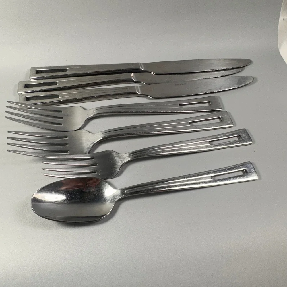 Oneida LIFT Stainless Flatware Slot Handle Modernist 7-Pc Set Knives Forks Spoon
